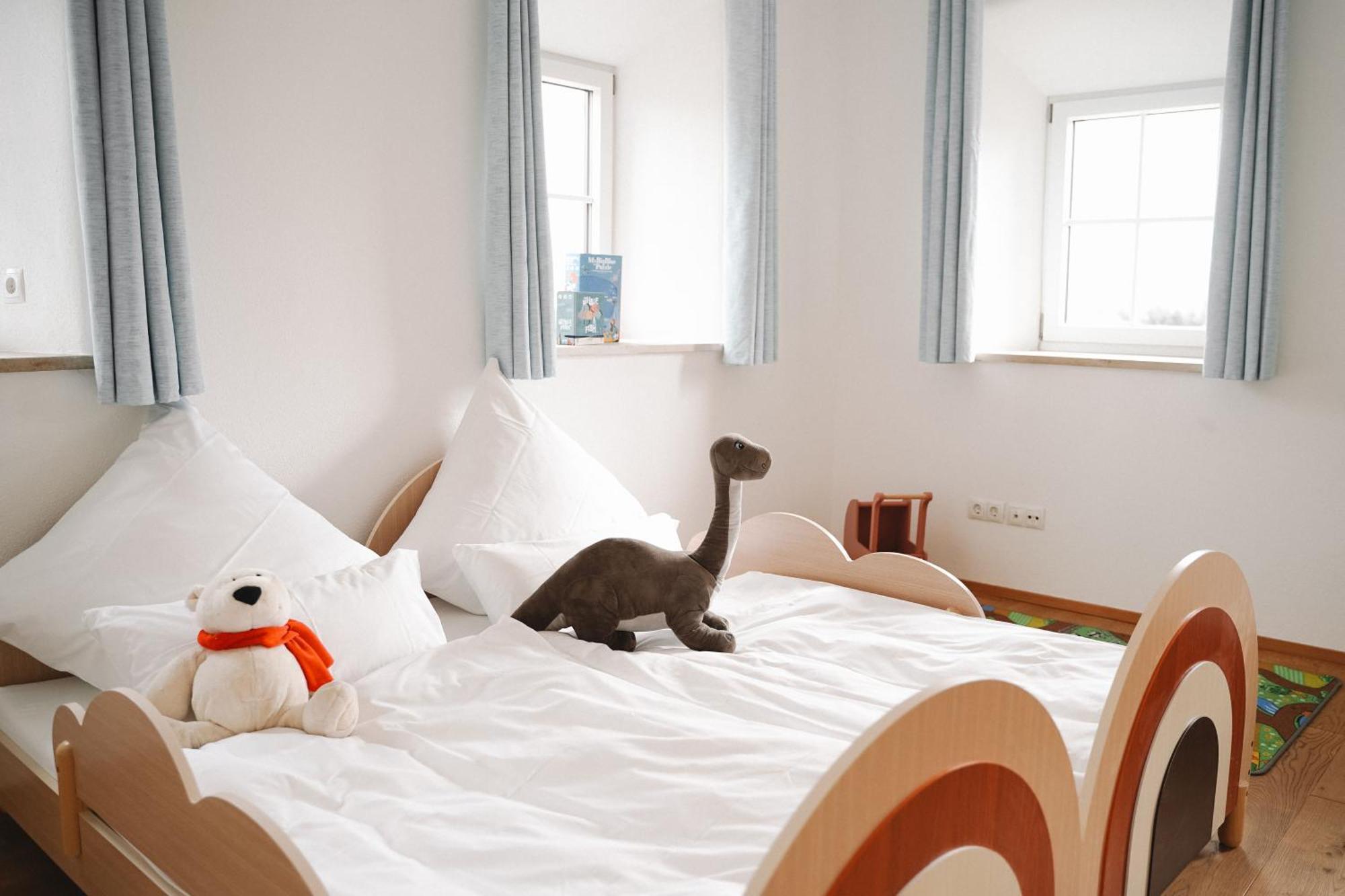 Black Horse Family Apartment - Barrierearm - Pfotenglueck - Familienzeit By Loewenherz Homes Stephanskirchen Екстериор снимка